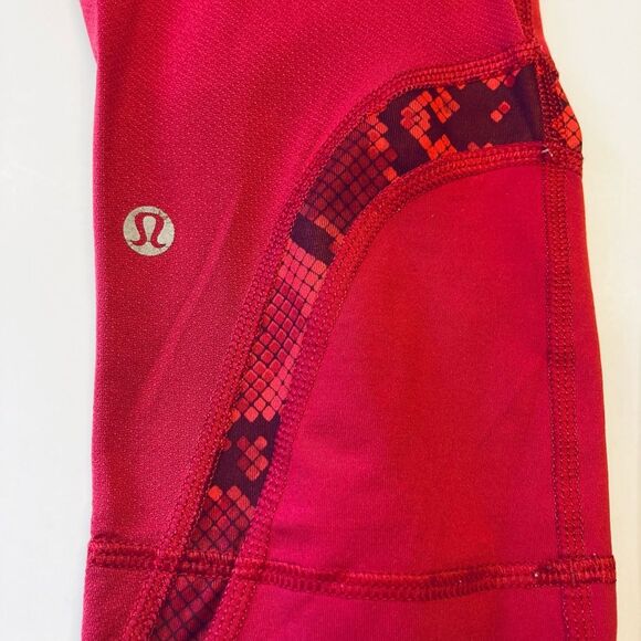 Lululemon x SoulCycle Run Pace Crop Snakeskin Legging Cranberry Red Skull Size 6 - Picture 8 of 12